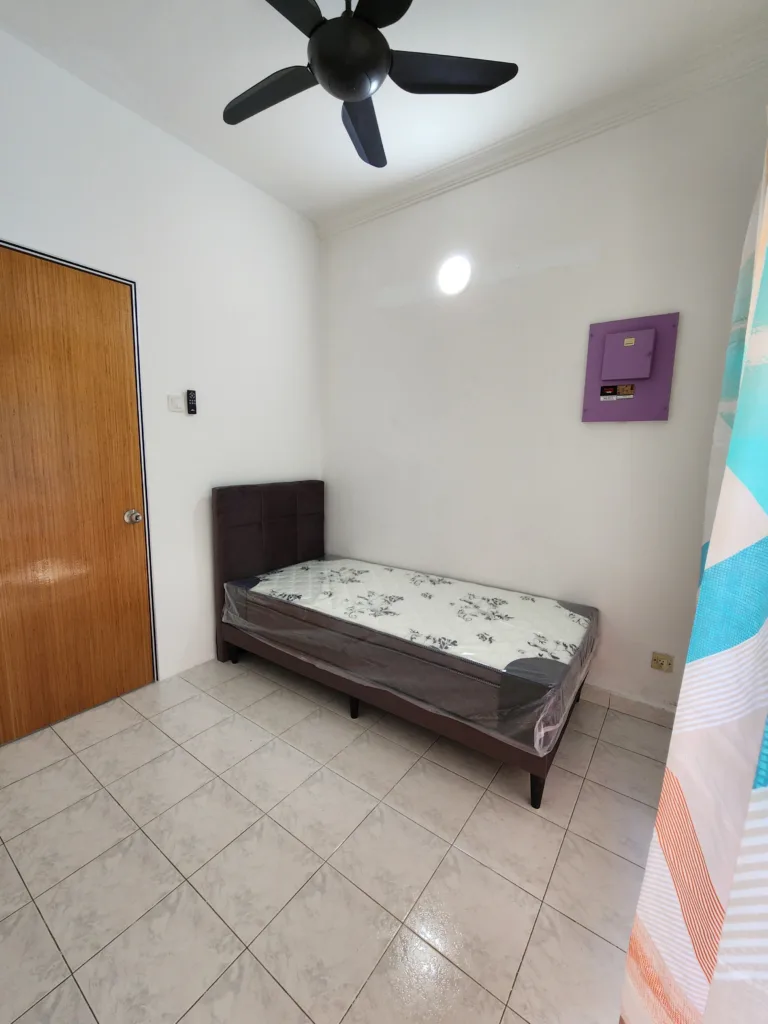 Single Room (Private Balcony) @ Song Choon / Botani Ipoh 3 Room D 1 1 | RoomGrabs
