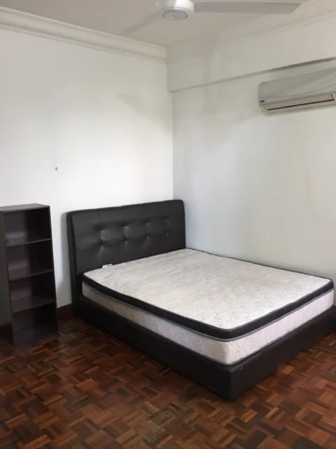 Middle Room at Mutiara Oriental Condo, PJ 3 Room1 | RoomGrabs