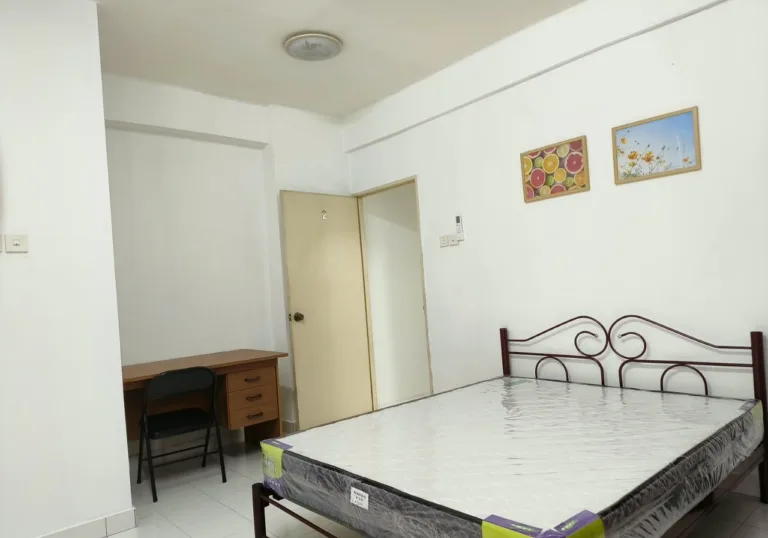 MASTER ROOM 1 | RoomGrabs